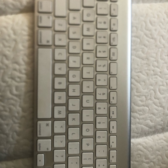 Apple Bluetooth wireless keyboard